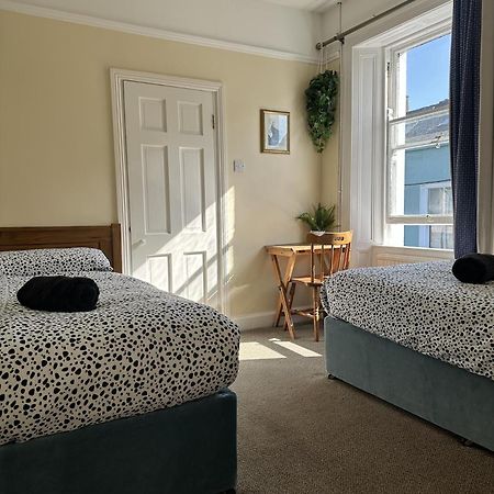 The Grapevine Hostel دينغل المظهر الخارجي الصورة